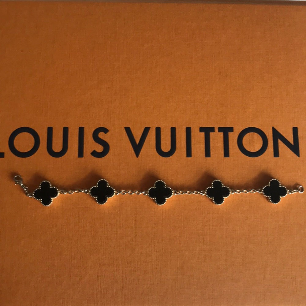 🎉 Black Clover Bracelet 🎉